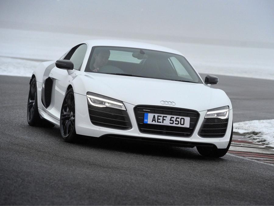  Audi R8 V10 Plus 2013 года  (UK) (фото 7 из 15)